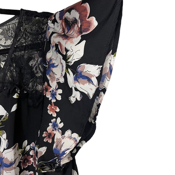 Torrid Black Floral Button Up Short Sleeve Blouse Size 1X - Picture 4 of 9